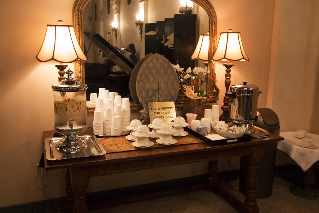 THE ARTFULLY ELEGANT KENSINGTON PARK HOTEL IN SAN FRANCISCO