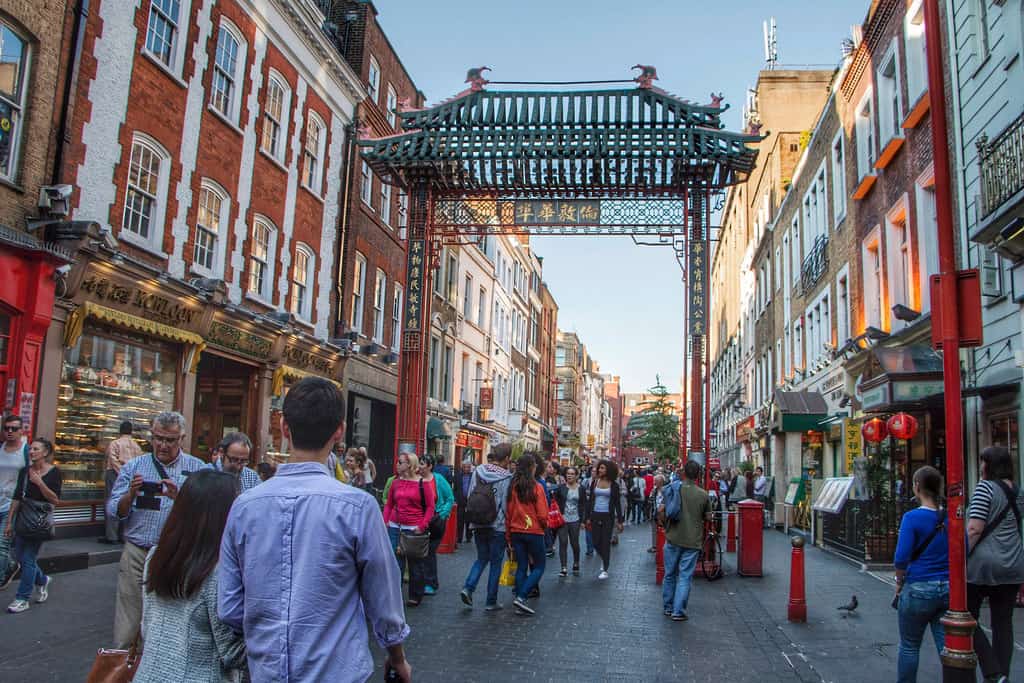 LONDON THROUGH THE LENS