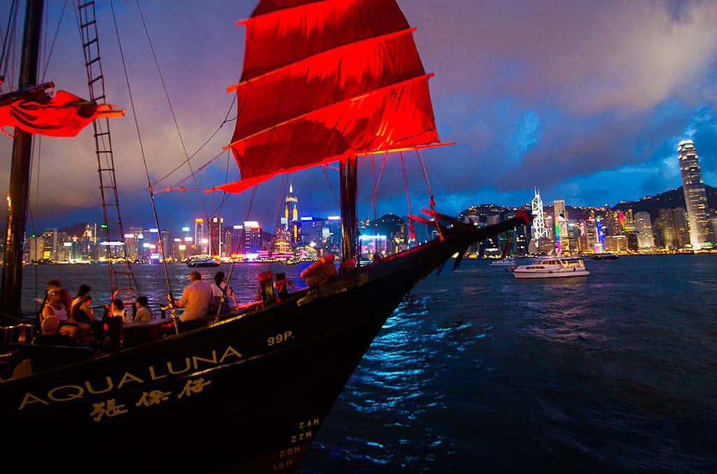 FOTO FRIDAY: AQUA LUNA IN THE SPARKLING VICTORIA HARBOUR