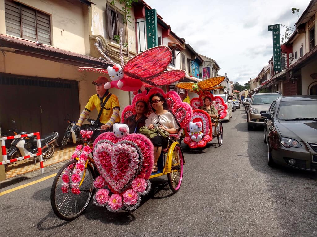 FOTO FRIDAY: THE COLORFUL RICKSHAWS OF MELAKA