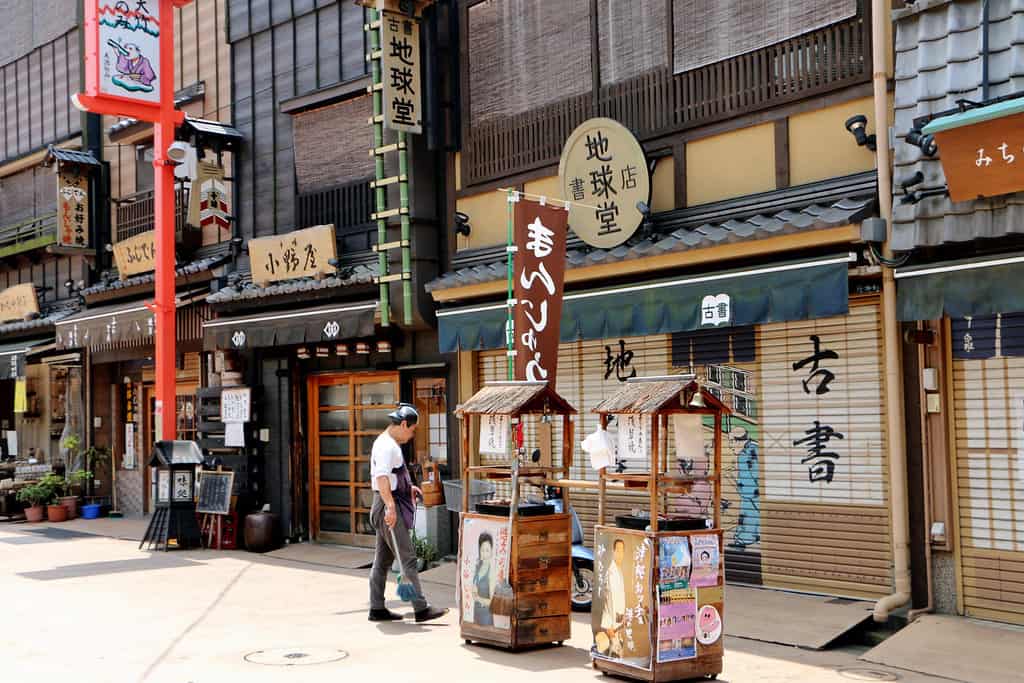 FOTO FRIDAY: STEPPING BACK THROUGH TIME IN ASAKUSA