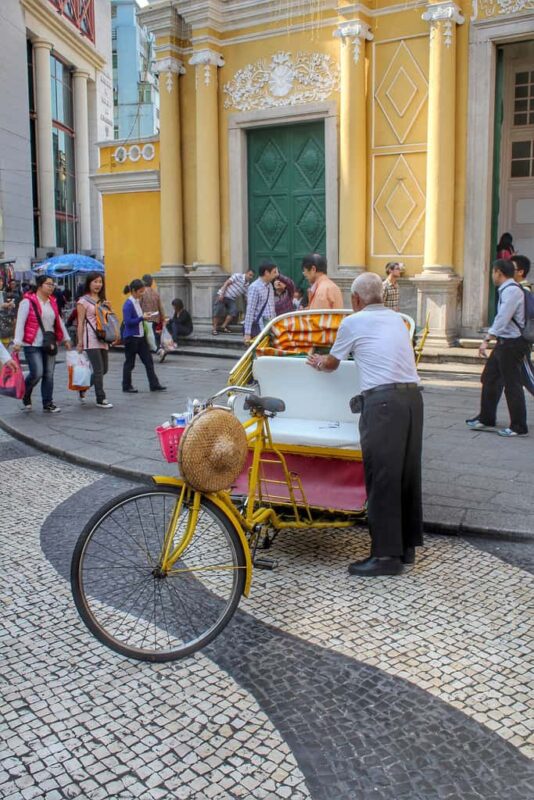 FOTO FRIDAY: YELLOW RICKSHAW