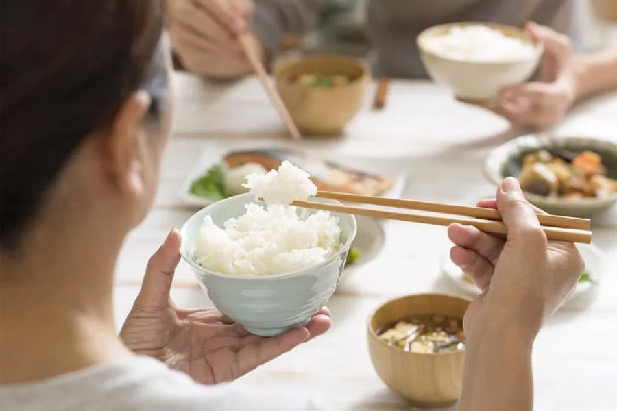 How to Use Chopsticks Like a Japanese? Step-By-Step Guide