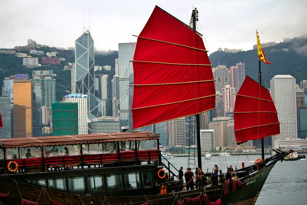 FOTO FRIDAY: RED SAILS OF VICTORIA HARBOUR