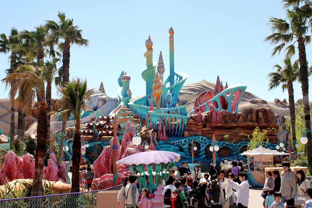 TOKYO DISNEY RESORT: LAND VS. SEA
