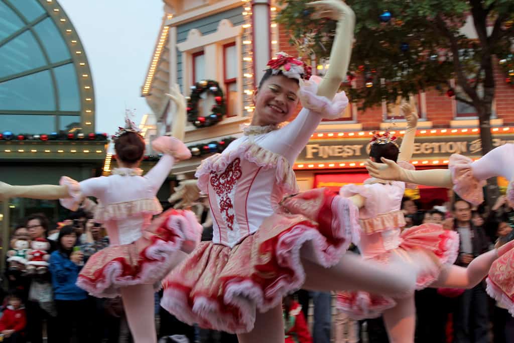 Hong Kong Disneyland: a Sparkling Christmas in Photos