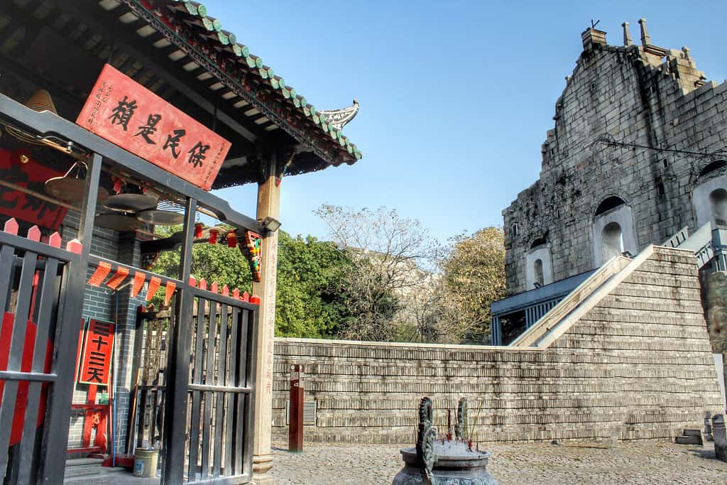 FOTO FRIDAY: CONTRASTING RELIGIONS IN MACAU