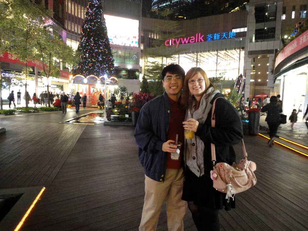 SURVIVING LONG DISTANCE RELATIONSHIPS WHILE TRAVELING