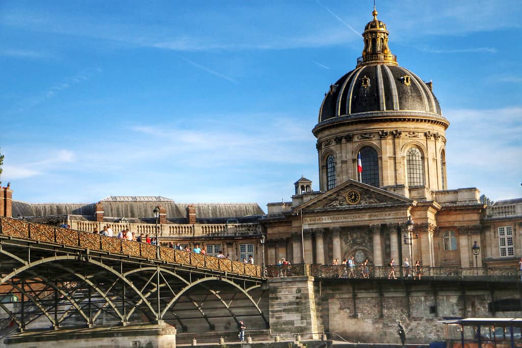 TOP 10 PARIS EXPERIENCES… ON A BUDGET!