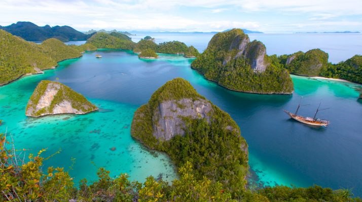 Luxury Sailing and Island-hopping in Indonesia