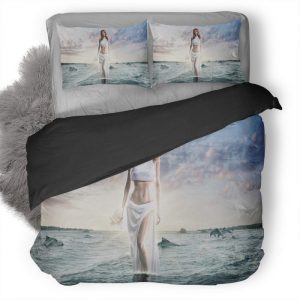 Women Coming Out Of Sea Water Eq Duvet Cover and Pillowcase Set Bedding Set