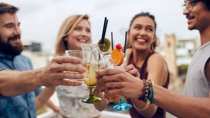 How to Host the Best Summer Cocktail Party?