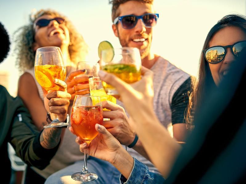 How to Host the Best Summer Cocktail Party?
