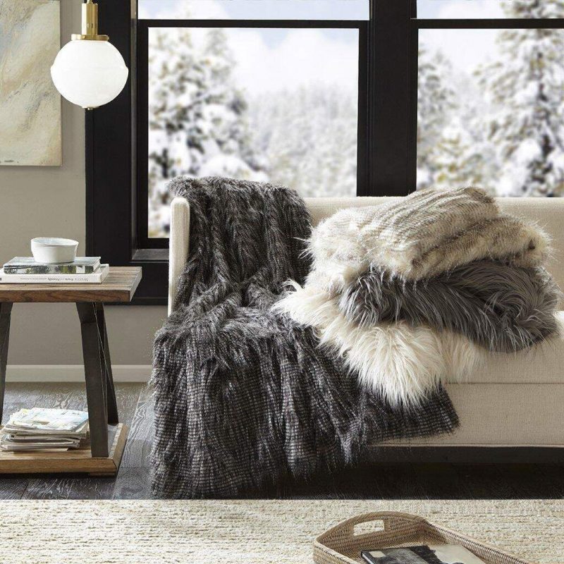 How To Buy A Faux Fur Throw Blanket?