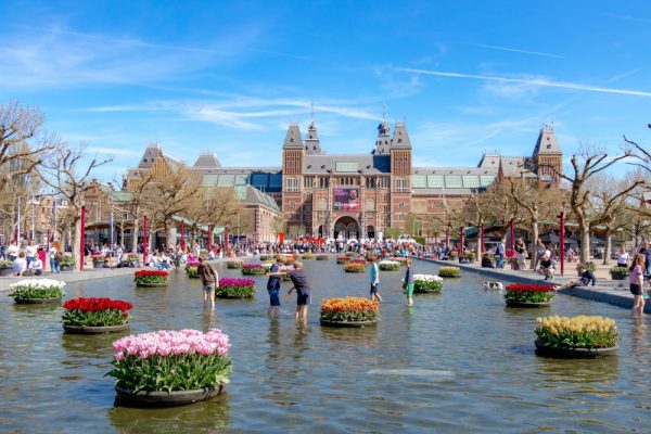 Why Should Amsterdam Be Your Next Vacation Destination?