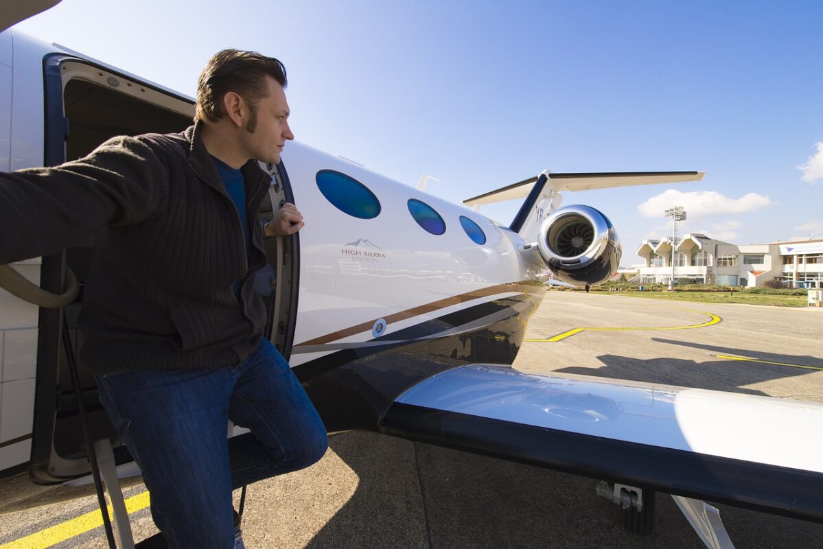 4 Exclusive Benefits of Traveling with a Private Jet Charter