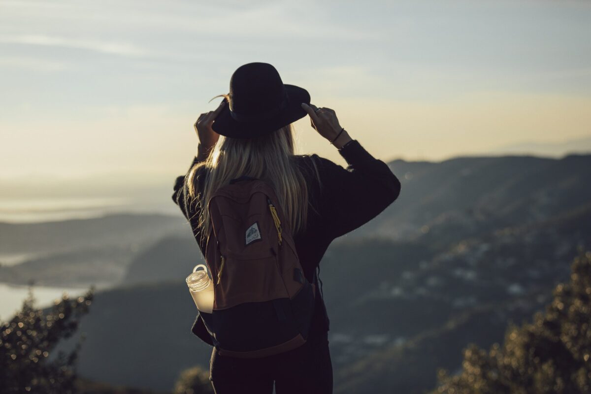 8 Safety Tips for Traveling Alone as a Student